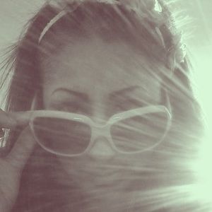 Meet your Posher, Estela